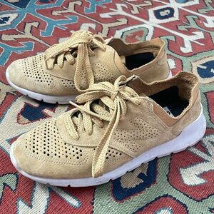 Buttery Yellow New Balance Sneakers W8.5-9